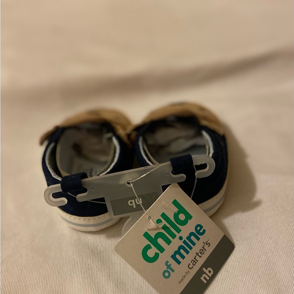 brand NEW carters NEWBORN baby BOOTIES 💙🫄🧸 - Picture 3 of 5